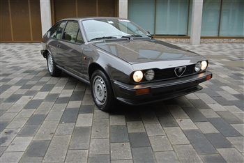 ALFA ROMEO 1982 GTV 2000 COUPE