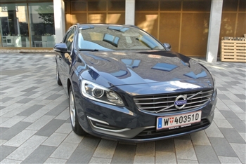 2015 V60 D2 AUTOMATIC MOMENTUM